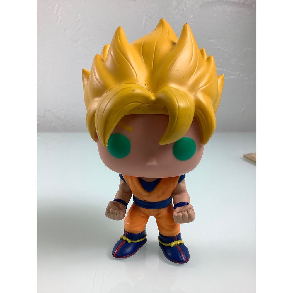 Funko Pop Dragon Ball Z Anime Super Saiyan goku vinyl figure EUC